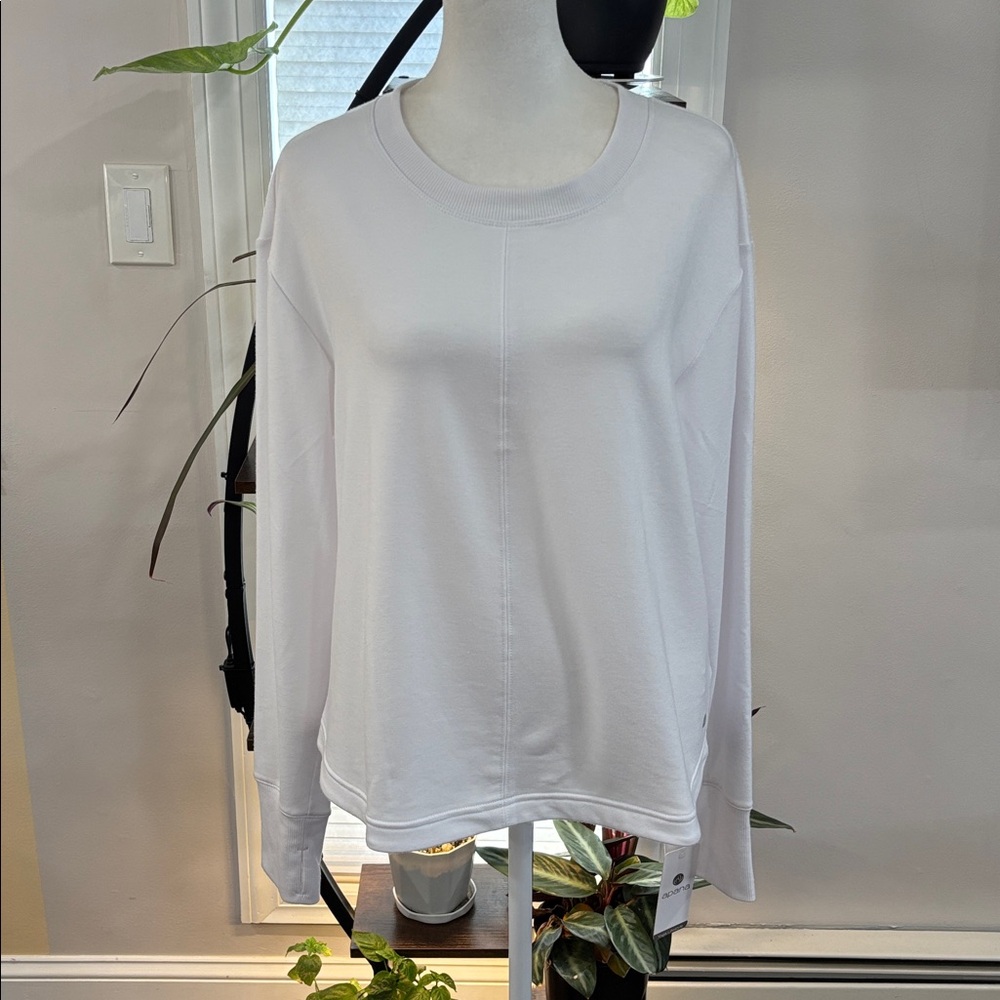 Apana White Long Sleeve Sweatshirt size XL